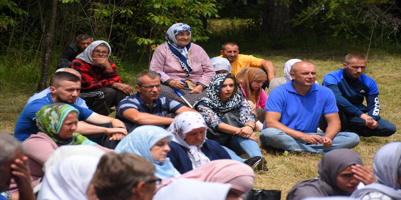 Bosna'daki savaşta kurşuna dizilen Srebrenitsalı 6 genç dualarla anıldı