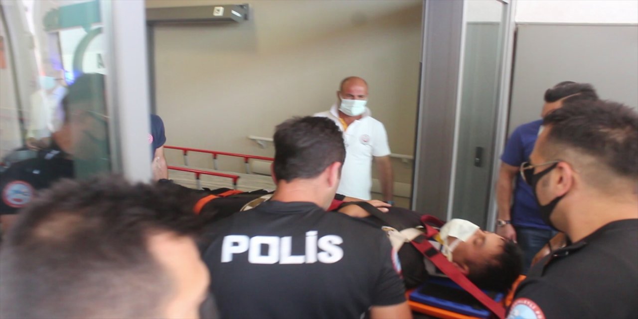 Adana'da otomobille çarpışan motosikletteki 2 yunus polisi yaralandı
