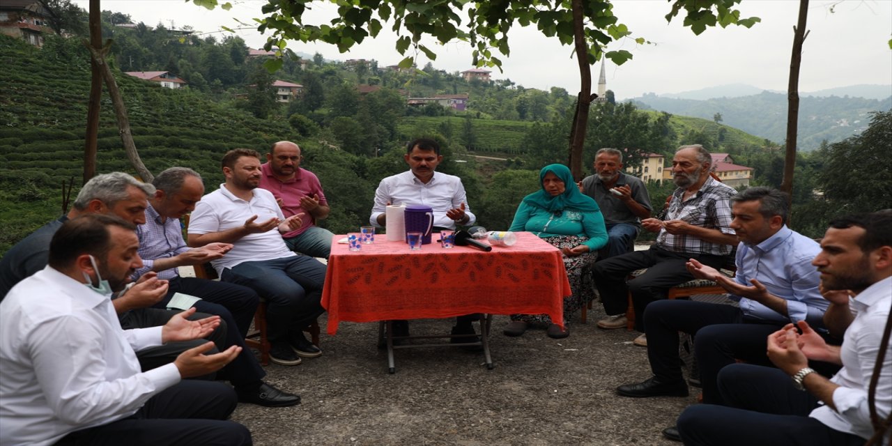 Çevre ve Şehircilik Bakanı Kurum, Rize'de heyelanda kaybolan vatandaşın ailesini ziyaret etti
