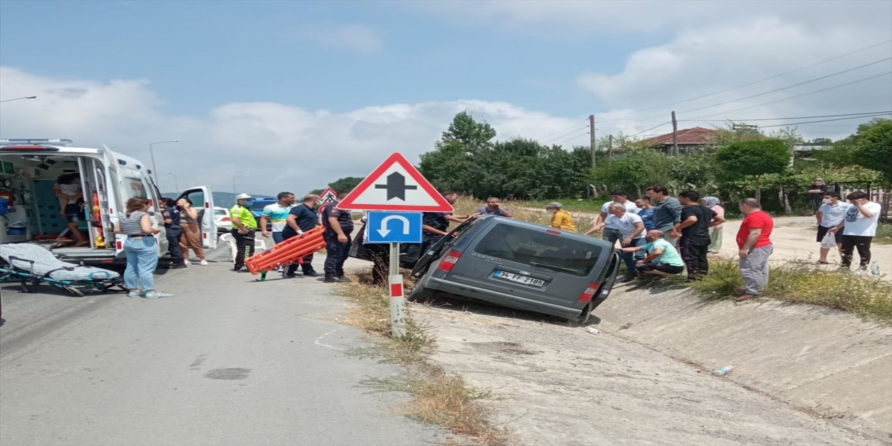 Samsun'da kamyonet su kanalına devrildi: 6 yaralı
