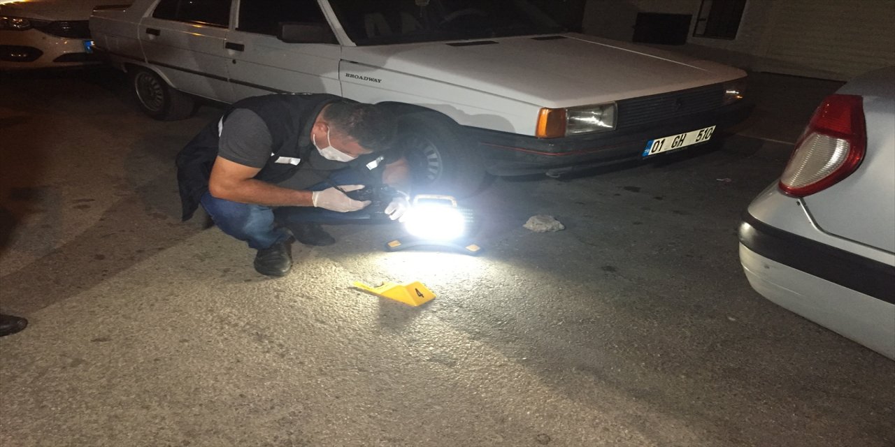 Adana'da silahlı saldırıya uğrayan 2 kişi yaralandı