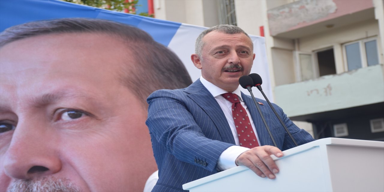 AK Parti MKYK Üyesi Zeybek, Kocaeli'de partisinin bayramlaşma programında konuştu