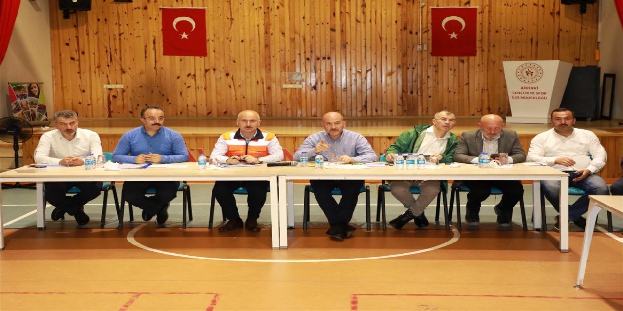 Bakanlar Soylu ve Karaismailoğlu ile AK Parti Genel Başkan Yardımcısı Yazıcı, sel bölgelerinde incelemelerde bulundu