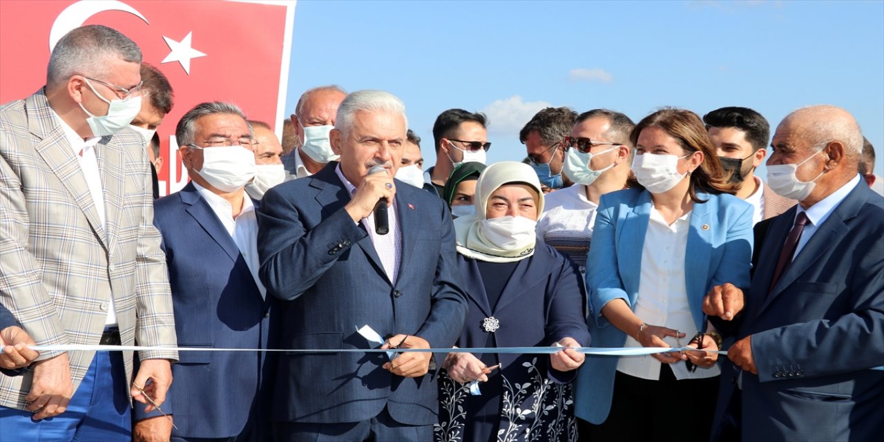 AK Parti Genel Başkanvekili Binali Yıldırım, Sivas'ta adının verildiği bulvarın açılışını yaptı