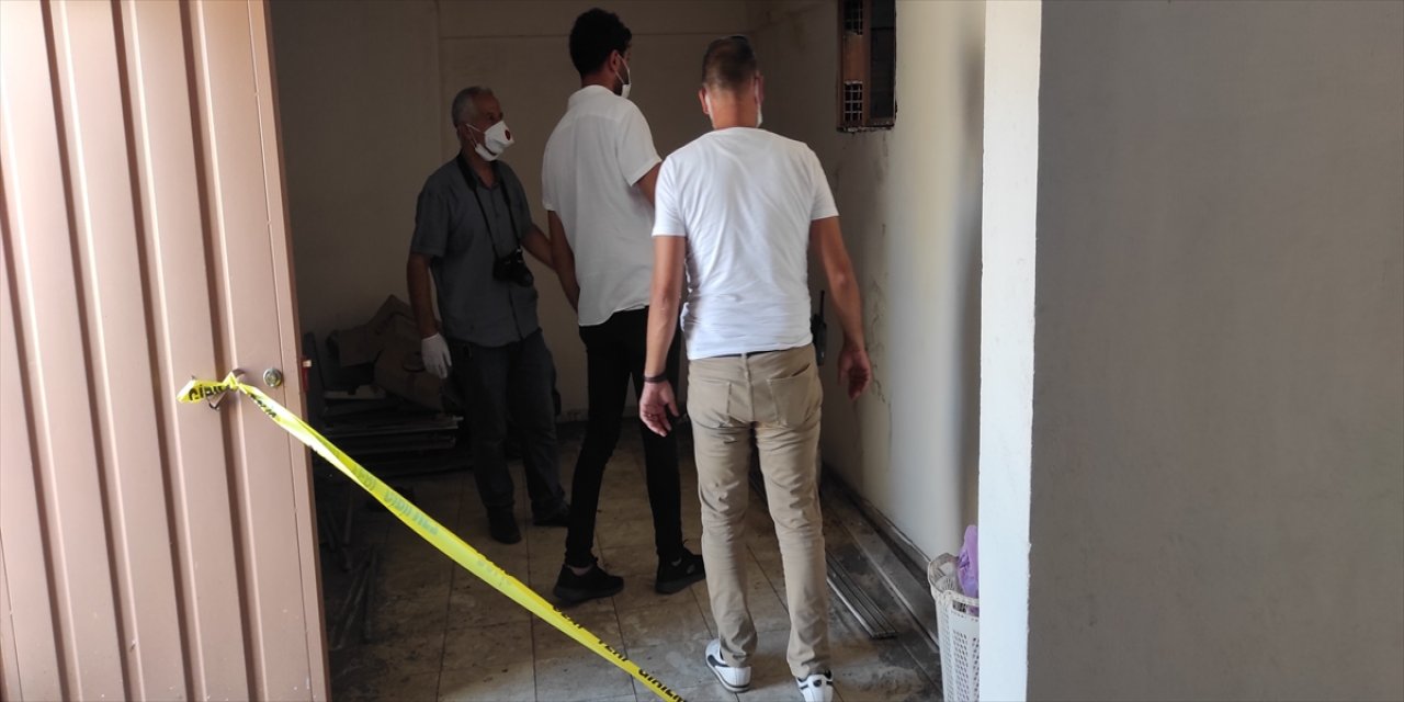 Manisa'da bir apartman boşluğunda erkek cesedi bulundu