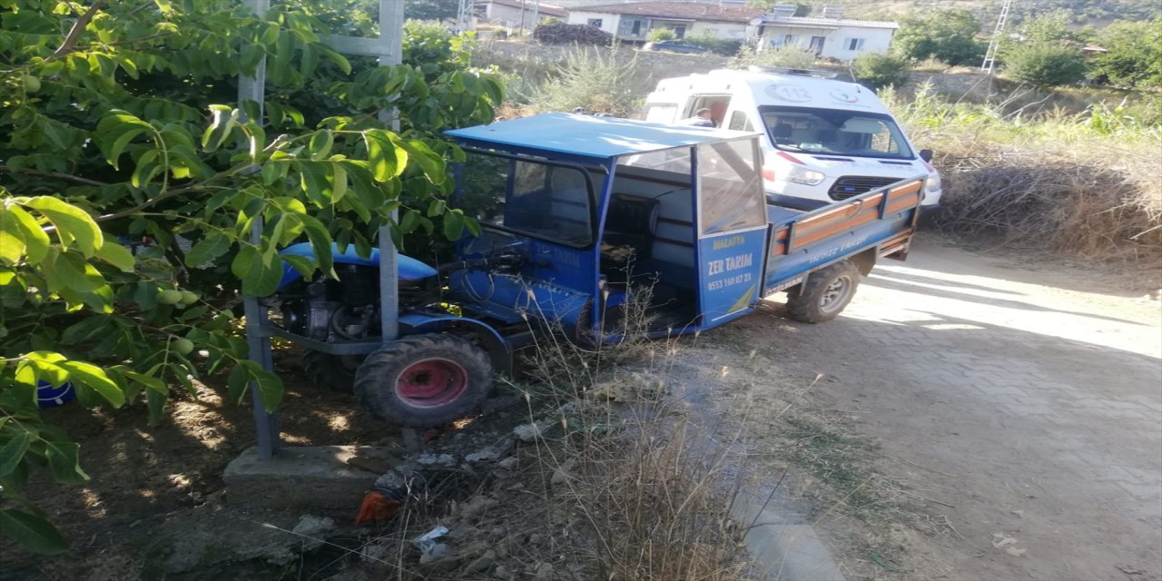 Malatya’da çapa motoru elektrik direğine çarptı: 4 yaralı