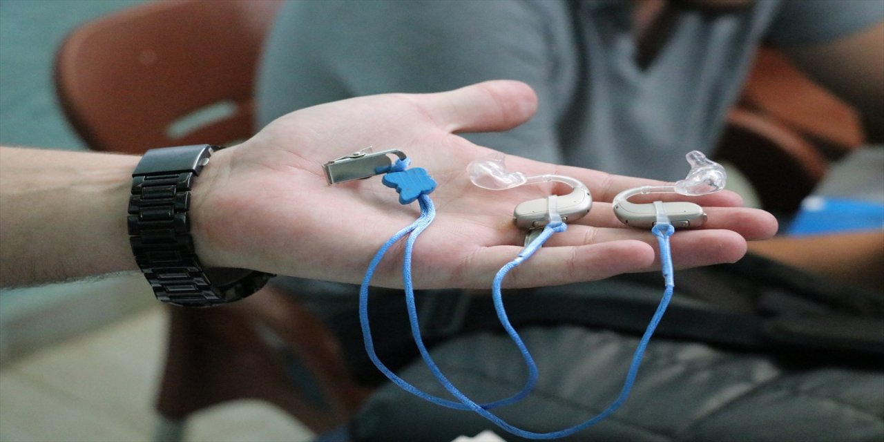 Suriye'nin Tel Abyad ilçesinde işitme kaybı yaşayan 11 kişinin sessiz dünyası şenlendi