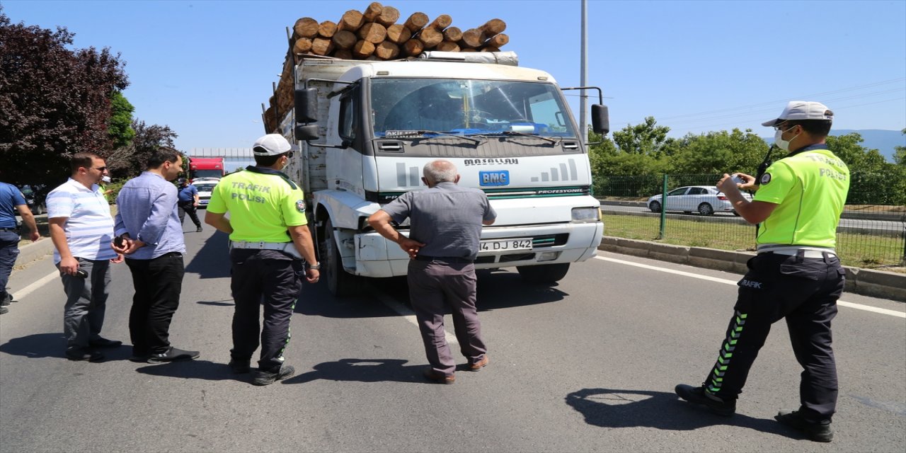 Bolu'da tomruk yüklü kamyonun çarptığı kadın ağır yaralandı