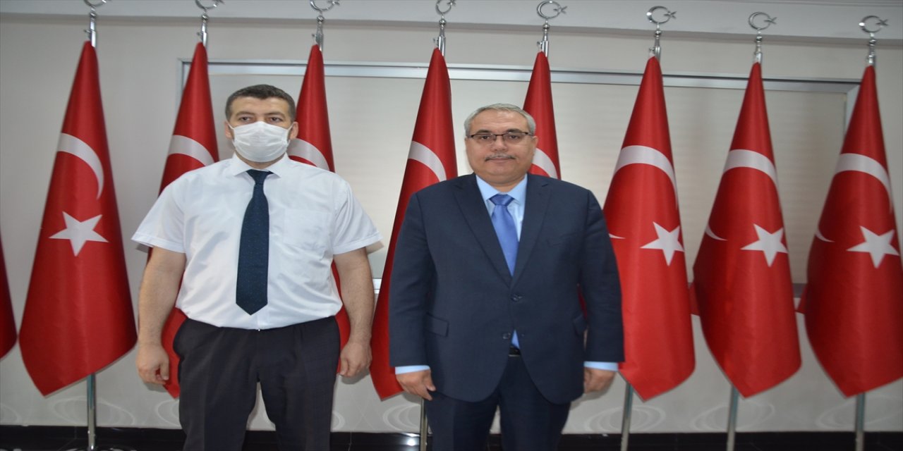 Muş Valisi İlker Gündüzöz'den "aşı konusunda bilimsel olmayan tavsiyelere uymayın" çağrısı