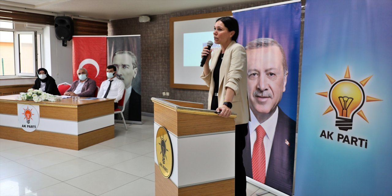 AK Parti'li Karaaslan, partisinin Bafra İlçe Danışma Meclisi Toplantısı'nda konuştu