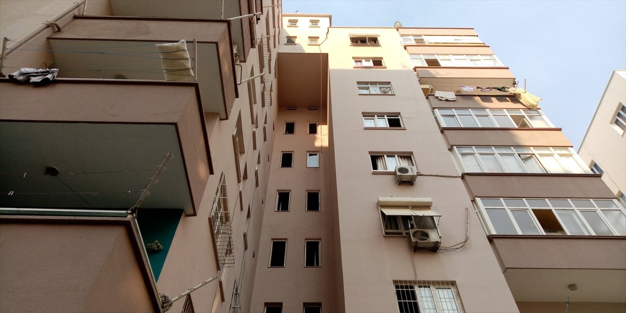 Adana'da bir kişi tartıştığı babası ve kardeşini bıçakla yaraladı