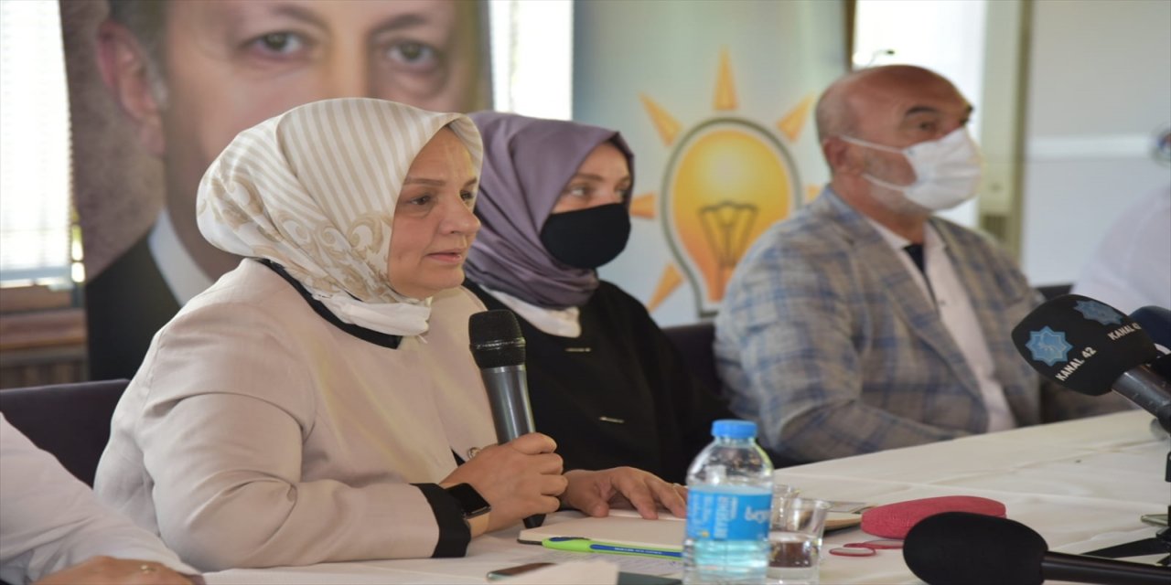 AK Parti Genel Merkez Kadın Kolları Başkanı Keşir, Konya'da STK temsilcileri ve basın mensuplarıyla bir araya geldi