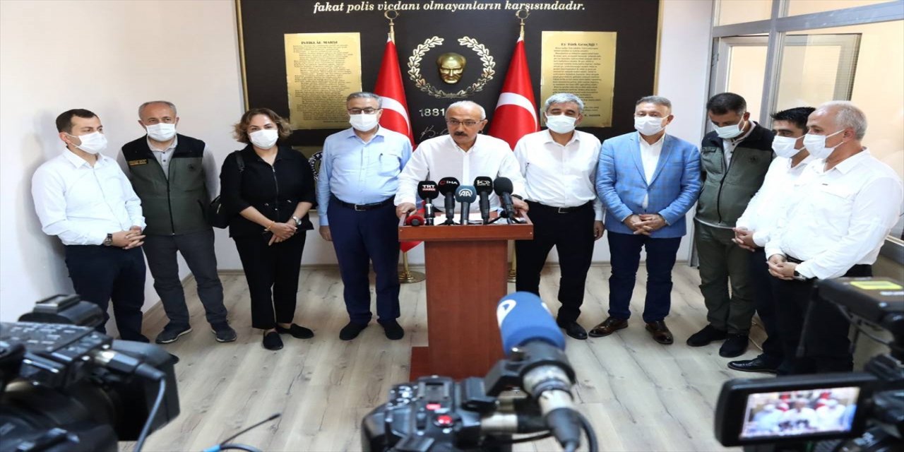 Hazine ve Maliye Bakanı Lütfi Elvan, Mersin'de orman yangınlarını değerlendirdi