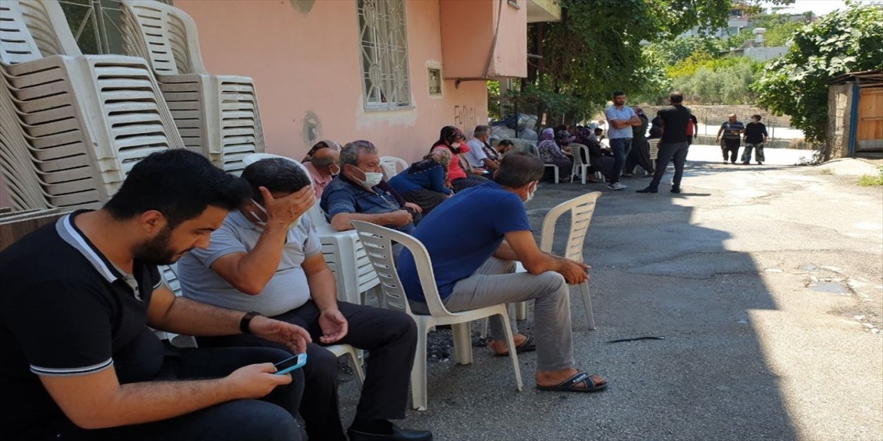 Antalya'da cesedi bulunan üniversite öğrenci Azra Gülendam'ın Osmaniye'deki babaevinde üzüntü hakim