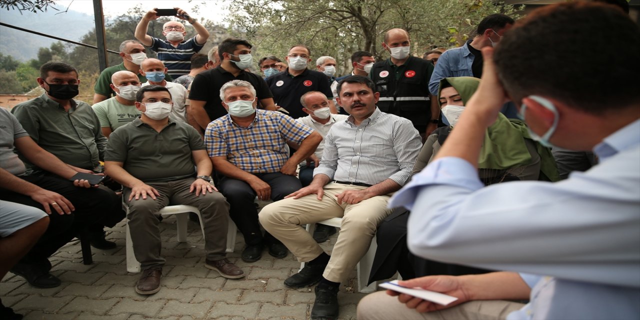 Çevre ve Şehircilik Bakanı Kurum Alanya'da yangından etkilenen vatandaşları ziyaret etti