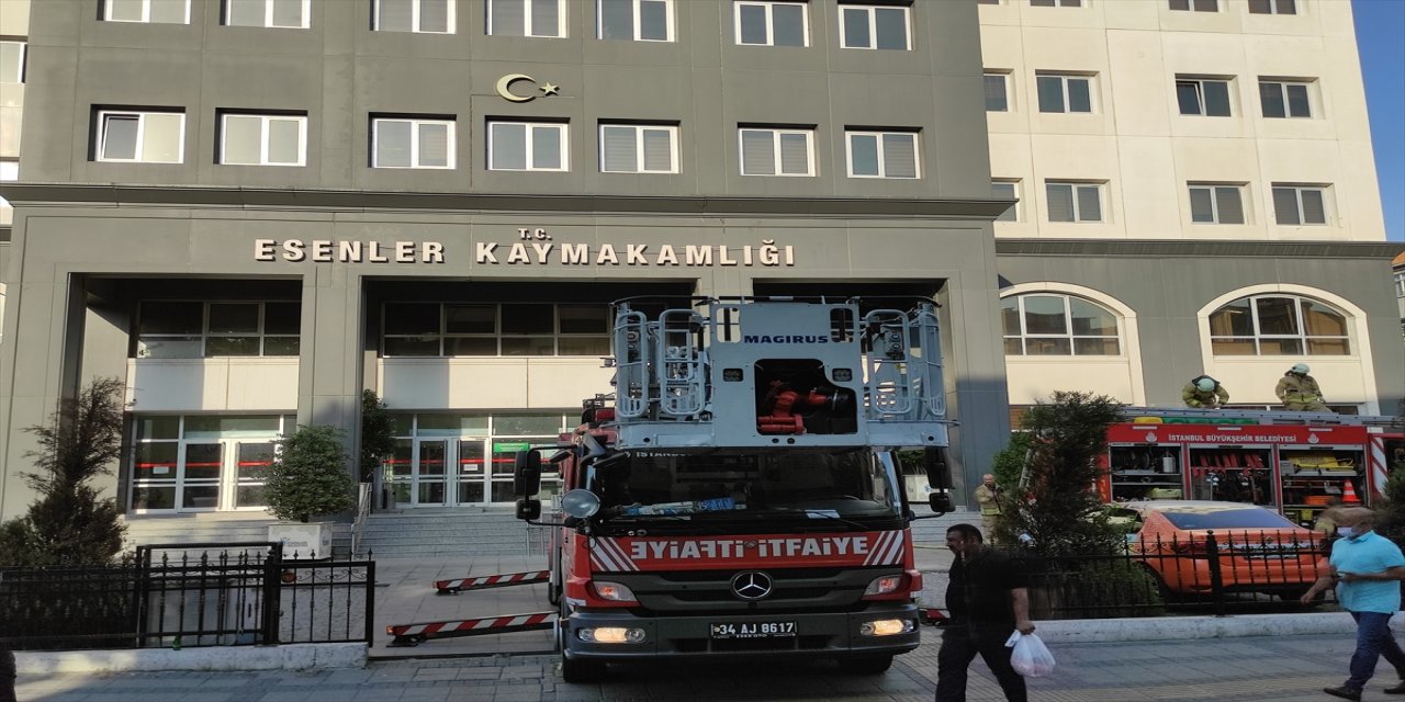 Esenler Kaymakamlığı binasında yangın