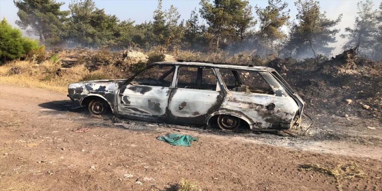 Manisa'da otomobilden ormana sıçrayan yangın söndürüldü