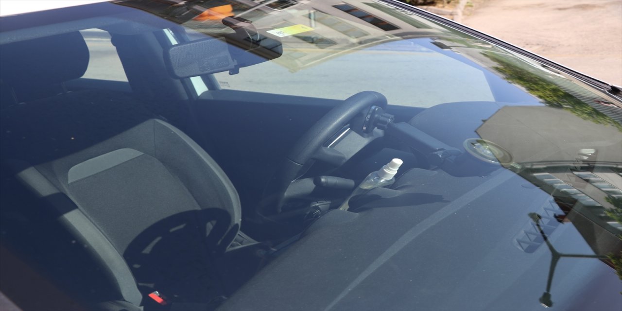 Yangın riskine karşı araçlarda deodorant ve çakmak gibi yanıcı ürünler bulundurulmaması gerekiyor