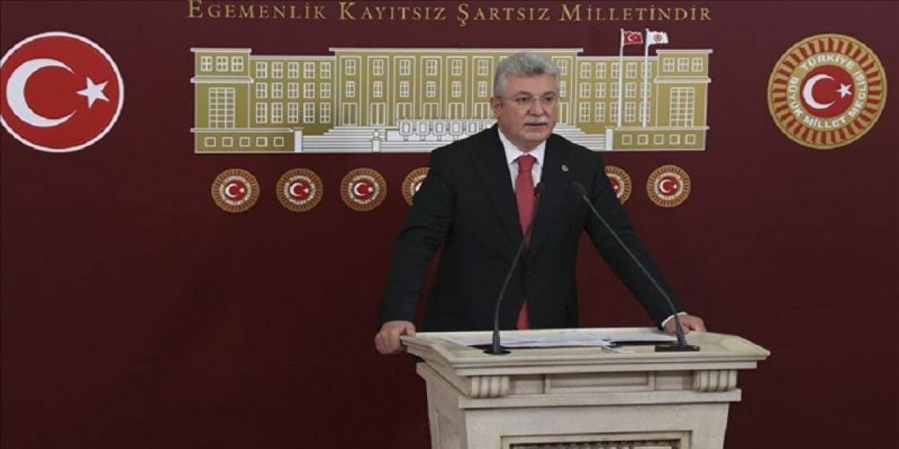 AK Parti'li Akbaşoğlu'ndan muhalefete: "Kaos ve kargaşa peşinde koşmayın, yangınla mücadeleyi engellemeyin"