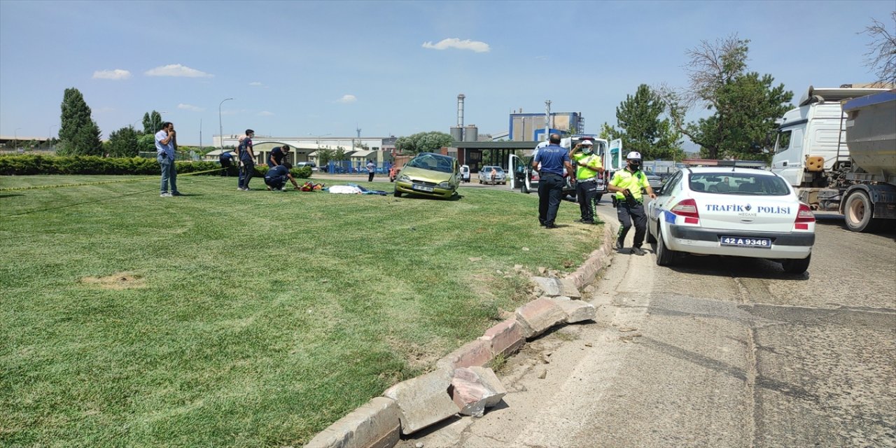 Uzman çavuş olarak görev yapan eşini ziyarete giden kadın, trafik kazasında hayatını kaybetti