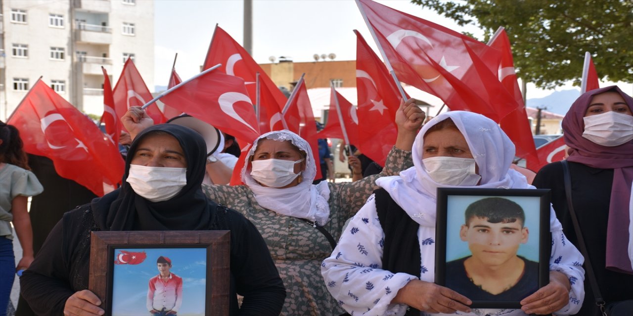 Şırnak’ta terör mağduru aileler HDP İl Başkanlığı binası önünde eylem yaptı