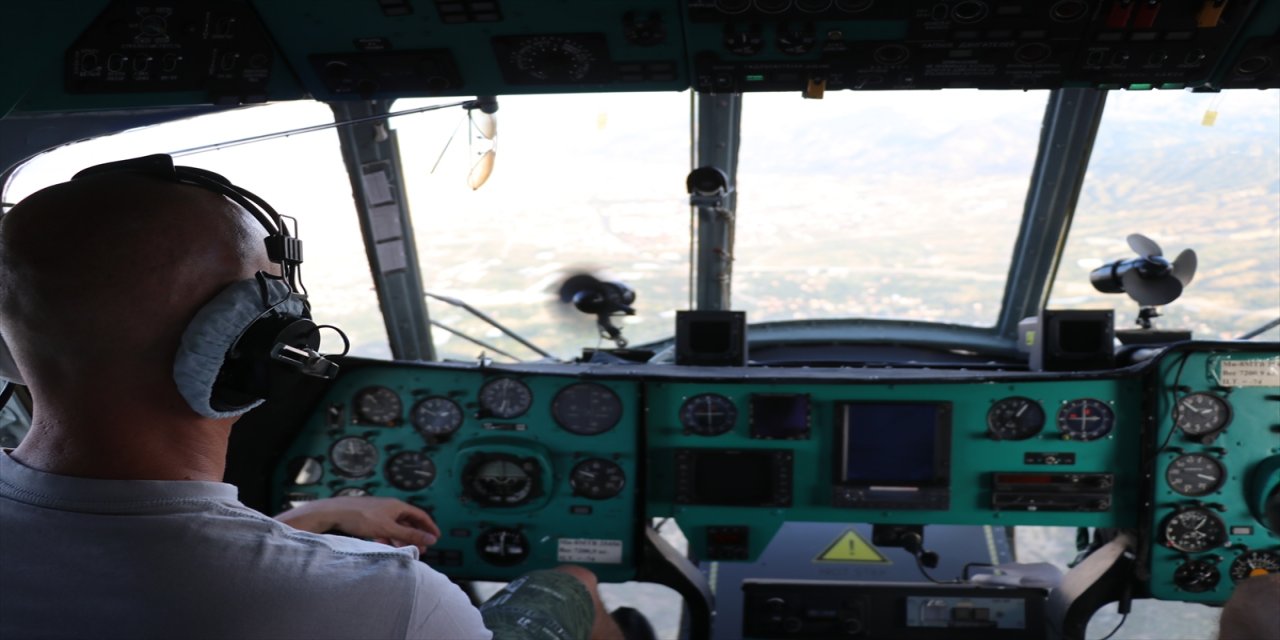 Isparta'daki orman yangınını söndürme çalışmaları havadan görüntülendi