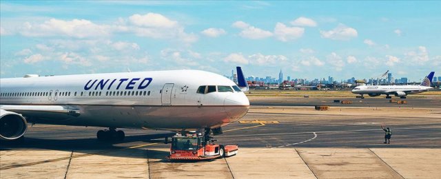 ABD'li havayolu şirketi United Airlines, çalışanlarına Kovid-19 aşısı olma zorunluluğu getirdi