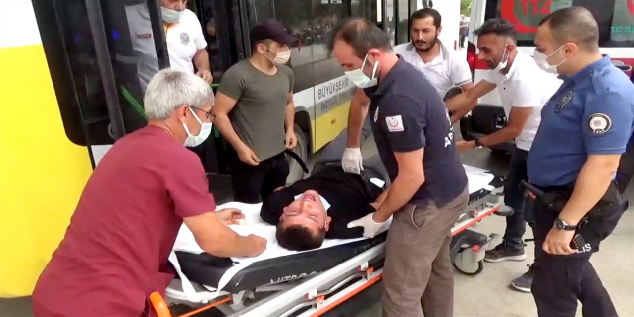 Bursa'da halk otobüsü şoförü araçta fenalaşan yolcuyu hastaneye yetiştirdi