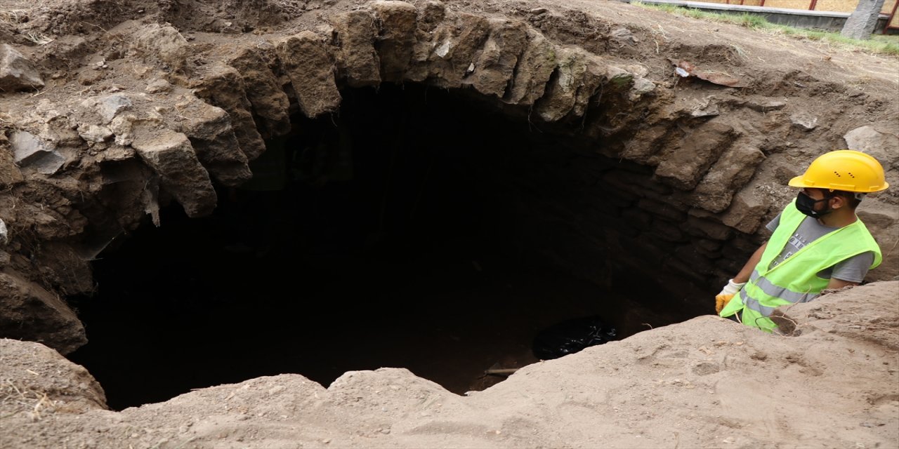 Kayseri'de tarihi mezarlıkta Selçuklu dönemine ait olduğu değerlendirilen mezar odası bulundu