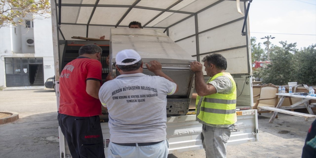 Mersin'deki orman yangınlarından etkilenen bölgelerde yaralar sarılıyor