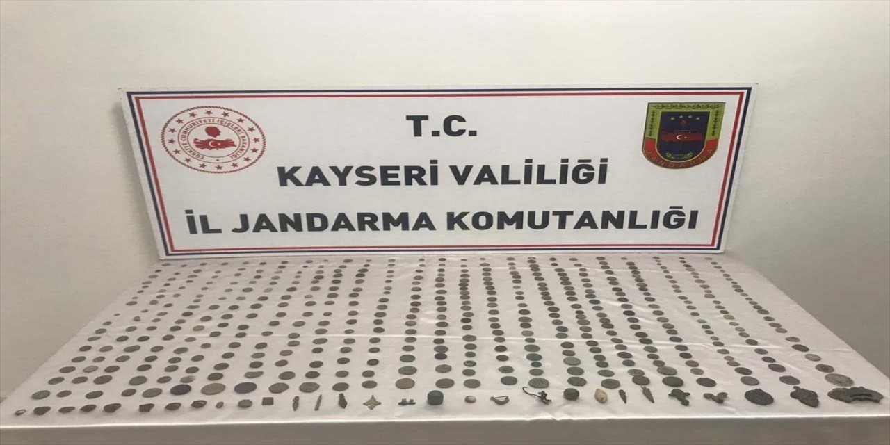 Kayseri'de Roma ve Bizans dönemine ait 851 sikke ele geçirildi
