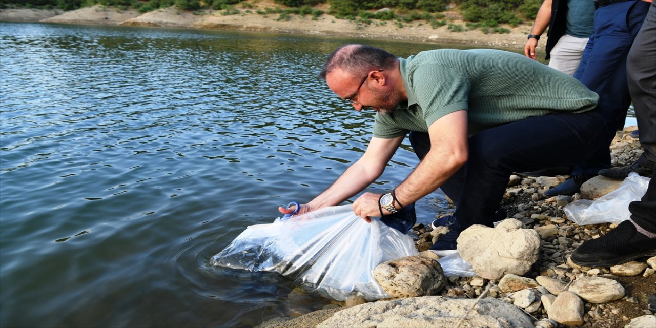 AK Parti Grup Başkanvekili Turan, Çanakkale'de göletlerin balıklandırılması etkinliğine katıldı: