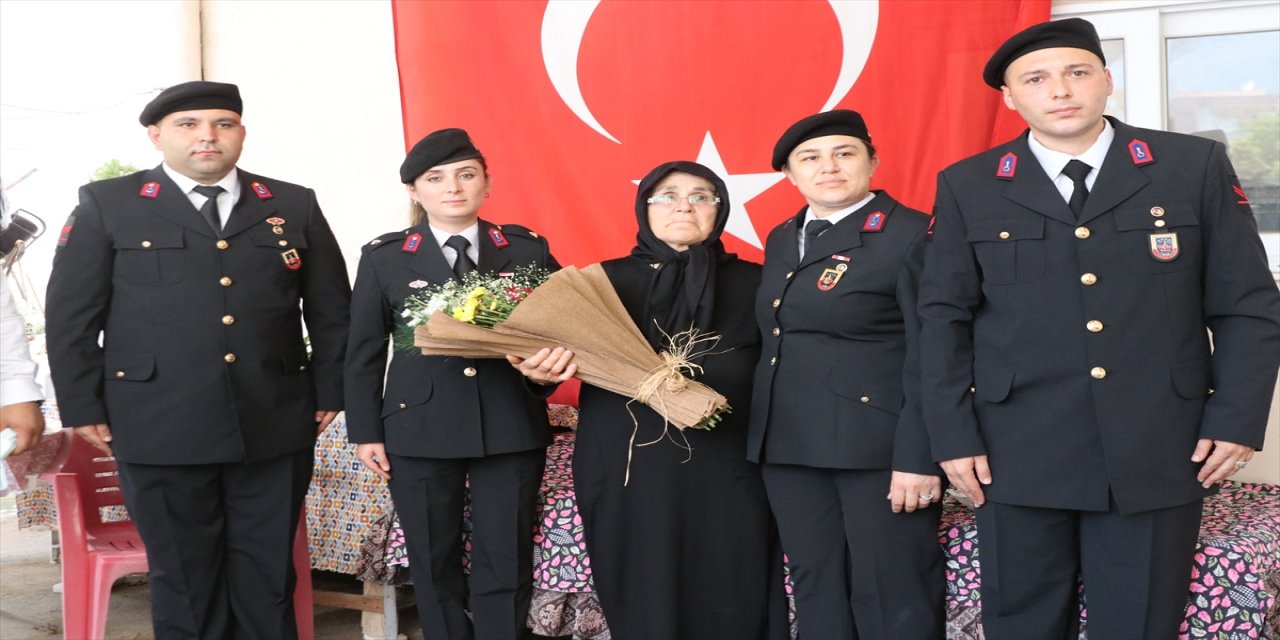 Şehit başçavuş Ferhat Gedik'in mezarı başında Kuran-ı Kerim okundu