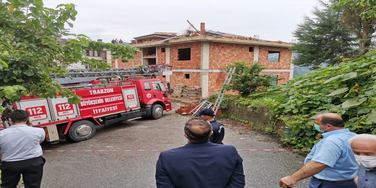 Trabzon'da inşaat halindeki binanın çatısı çöktü, 2 işçi enkaz altında kaldı