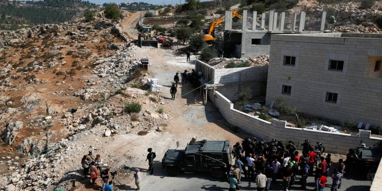 İsrail güçleri Batı Şeria'da Filistinlilere ait 4 evi yıktı