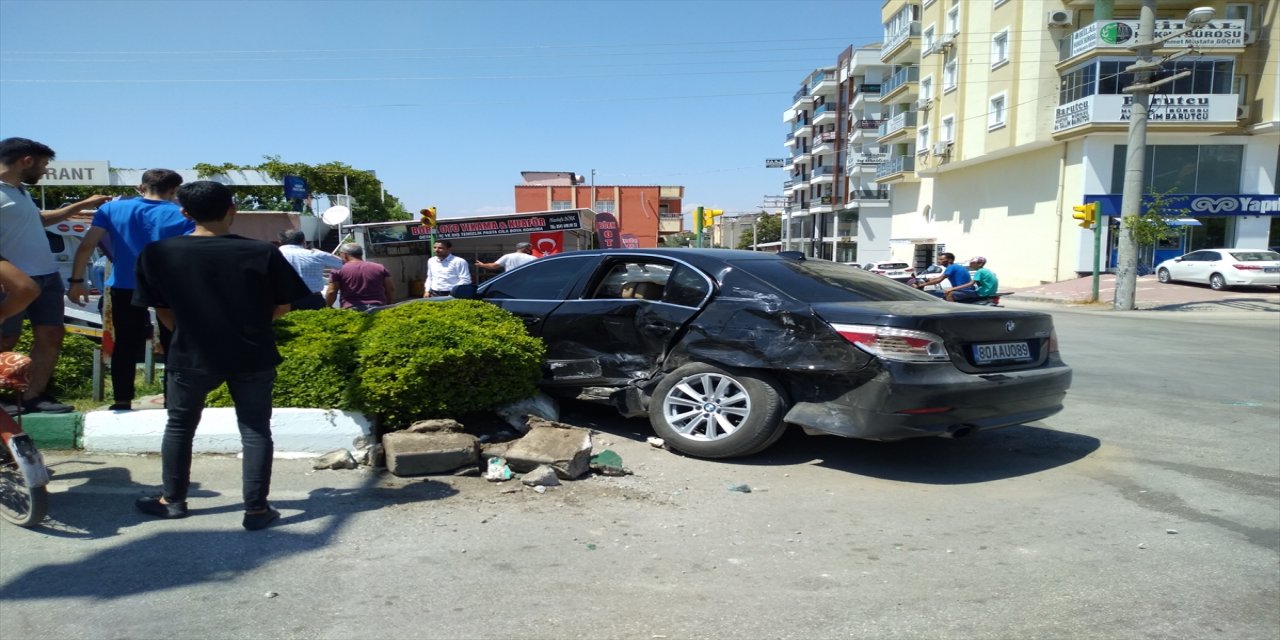 Osmaniye'de askeri ambulansla otomobil çarpıştı: 2 yaralı