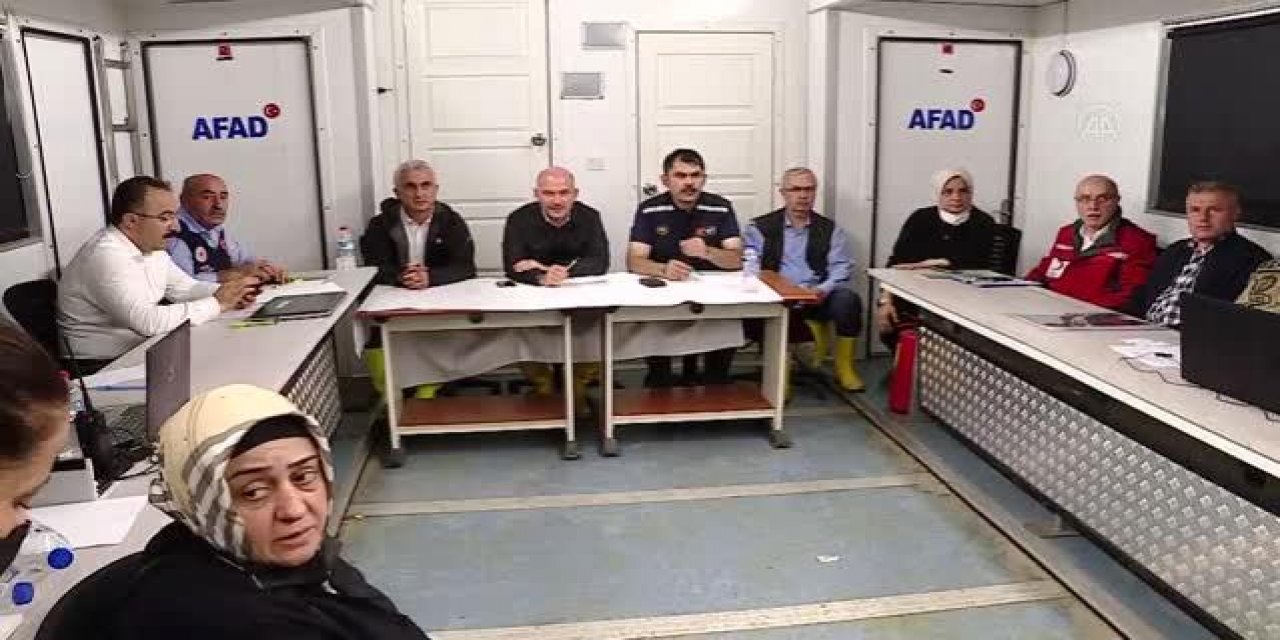 Çevre ve Şehircilik Bakanı Kurum, Kastamonu'da sel bölgesinde incelemelerde bulundu