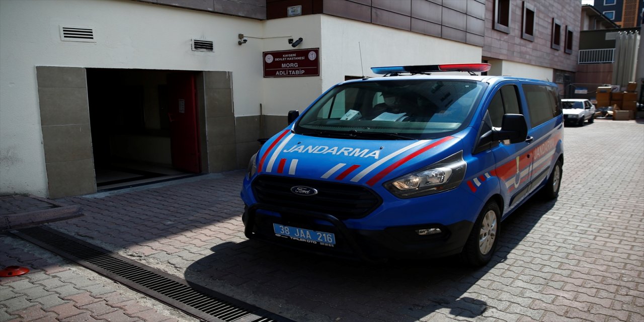 Kayseri'de cami inşaatından ve evlerden hırsızlık yapan 2 zanlı tutuklandı