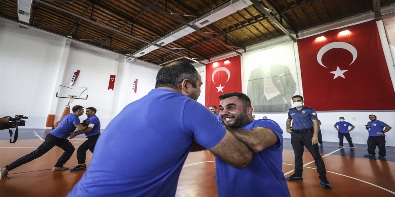 AA'nın Savaş Muhabirliği Eğitimine katılanlar araç güvenliği ve ileri sürüş teknikleri dersi aldı