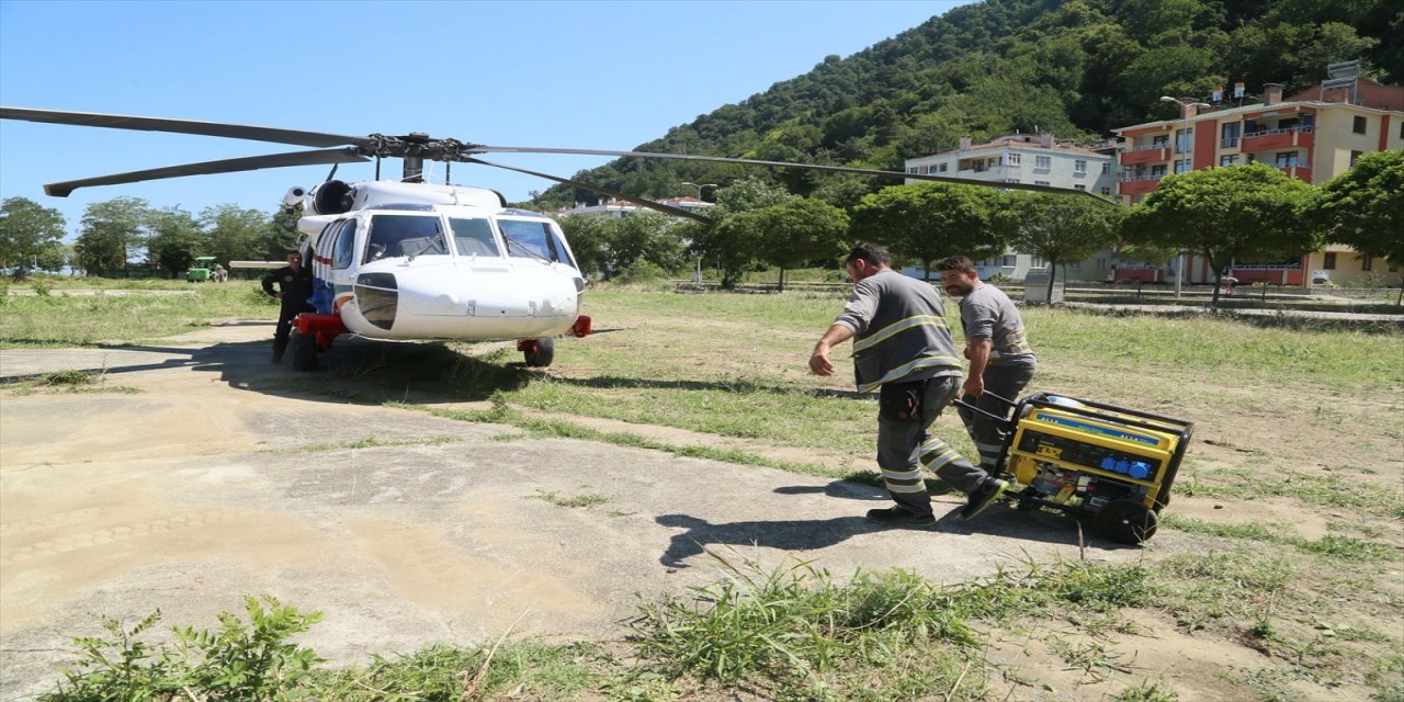 Sel felaketinin yaşandığı Bozkurt'ta köylere helikopterle jeneratör yardımı devam ediyor