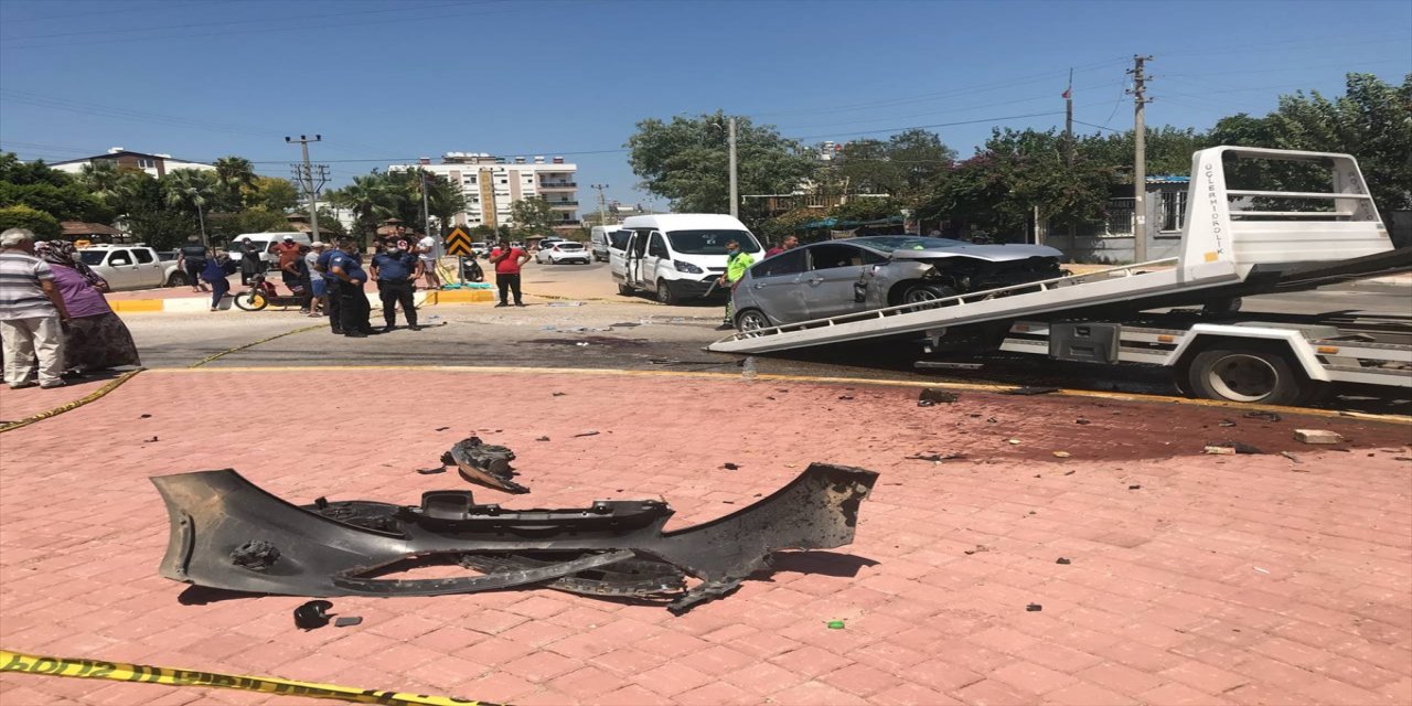 Antalya'da 13 yaşındaki çocuğun kullandığı otomobil devrildi: 1 ölü, 1 yaralı