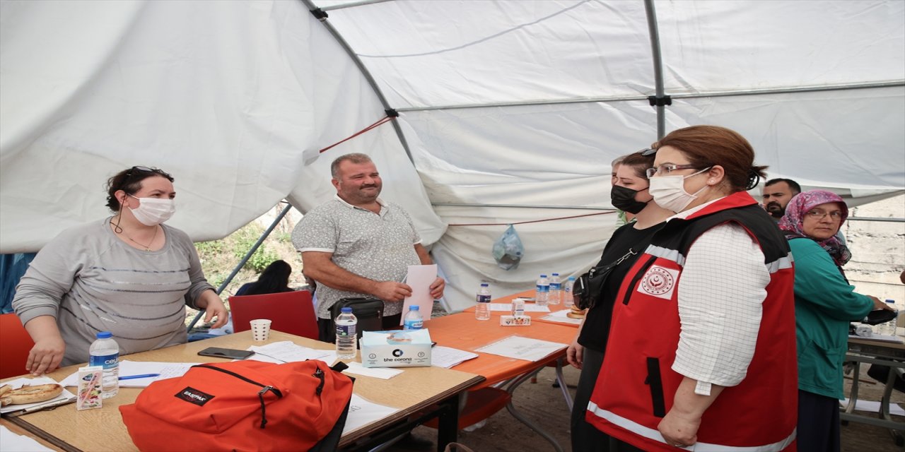 Bakan Yanık, sel felaketi yaşanan Kastamonu'da incelemelerde bulundu