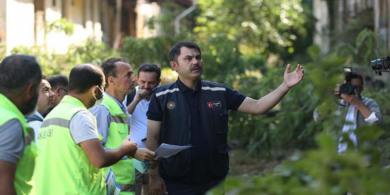 Çevre ve Şehircilik Bakanı Kurum, Kastamonu'da selden etkilenen bölgelerde incelemelerde bulundu