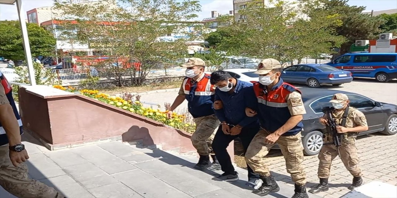 Van'da 13 düzensiz göçmen ile organizatörün öldüğü kazayla ilgili yakalanan şüpheli tutuklandı