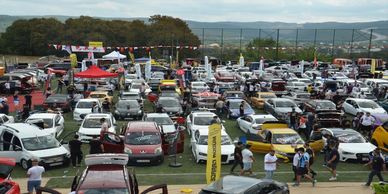 Modifiye araç tutkunları Çekmeköy'de buluştu