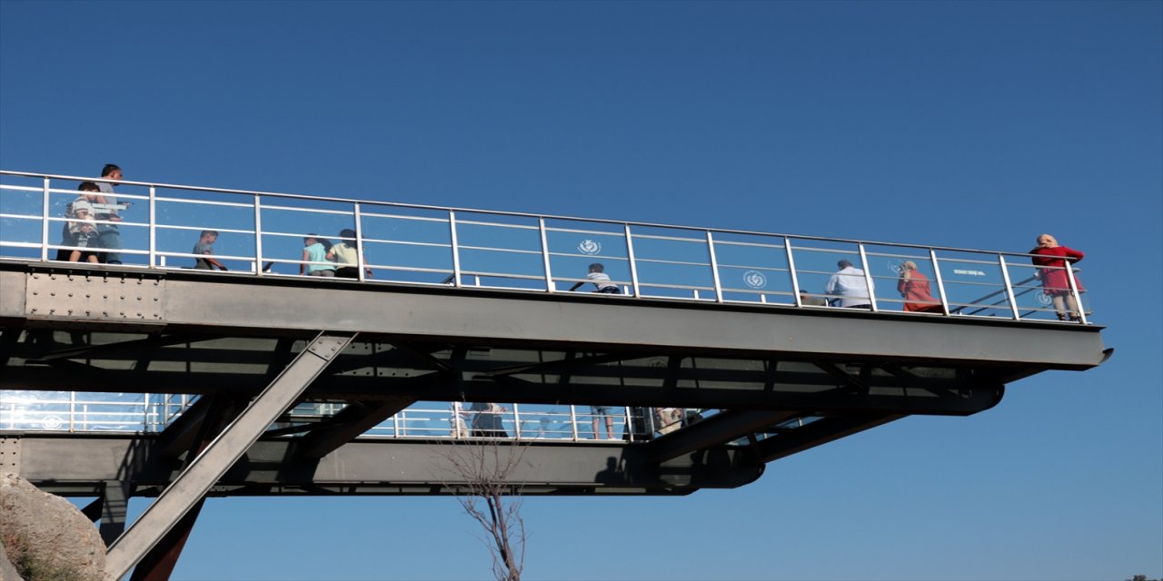 Hatay'daki cam seyir terasını yıl başından bu yana 90 bin kişi ziyaret etti