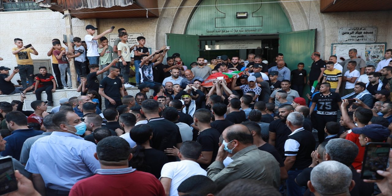 İsrail güçlerinin Batı Şeria'da öldürdüğü Filistinli çocuk son yolculuğuna uğurlandı