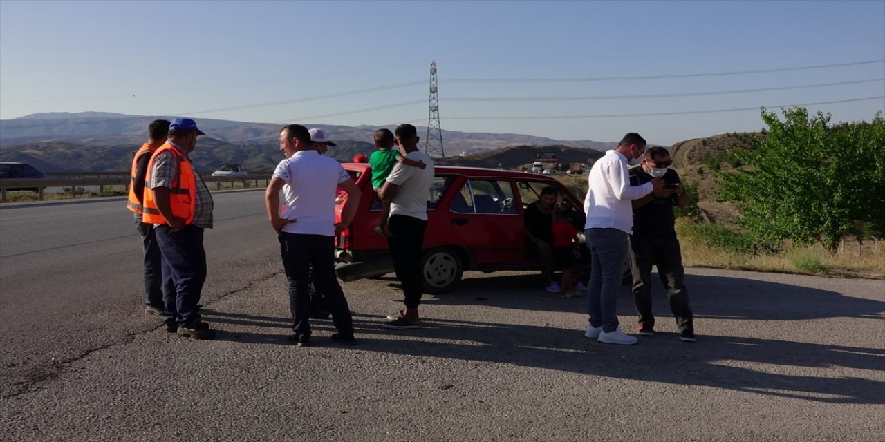 Kırıkkale'deki iki trafik kazasında 7 kişi yaralandı