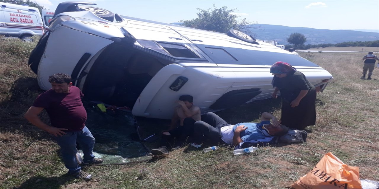 Tokat'ta yolcu minibüsü şarampole devrildi: 4 yaralı