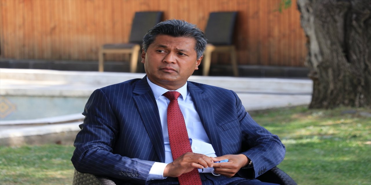 Sri Lanka'da Devlet Başkanı Rajapaksa ülkeyi terk etti